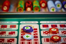 Antarmuka beranda qq88asia login menampilkan kategori slot, live dealer, dan sportsbook dengan daftar permainan populer
